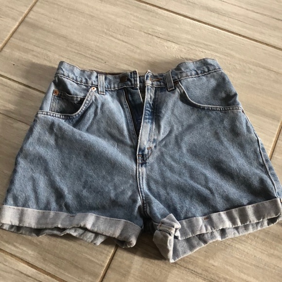 LEVI VINTAGE MOM SHORTS - Picture 2 of 4